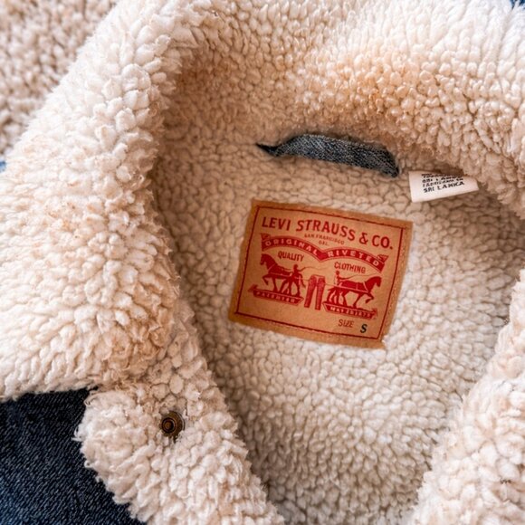 Vintage Levi’s Sherpa Lined Denim Jacket Blue Trucker Size S Authentic Worn - Picture 5 of 9